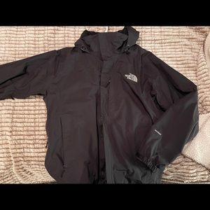 Men’s Medium North Face winter coat.